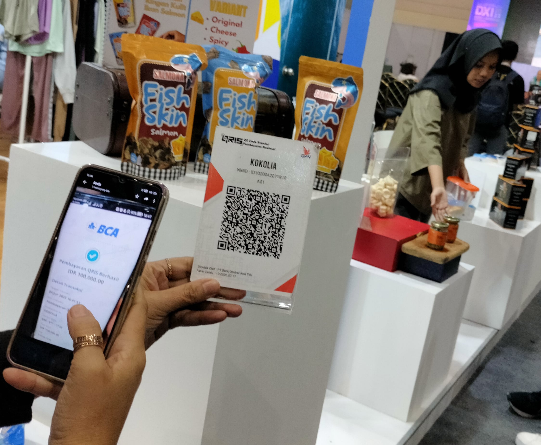 Pembayaran dengan QRIS.