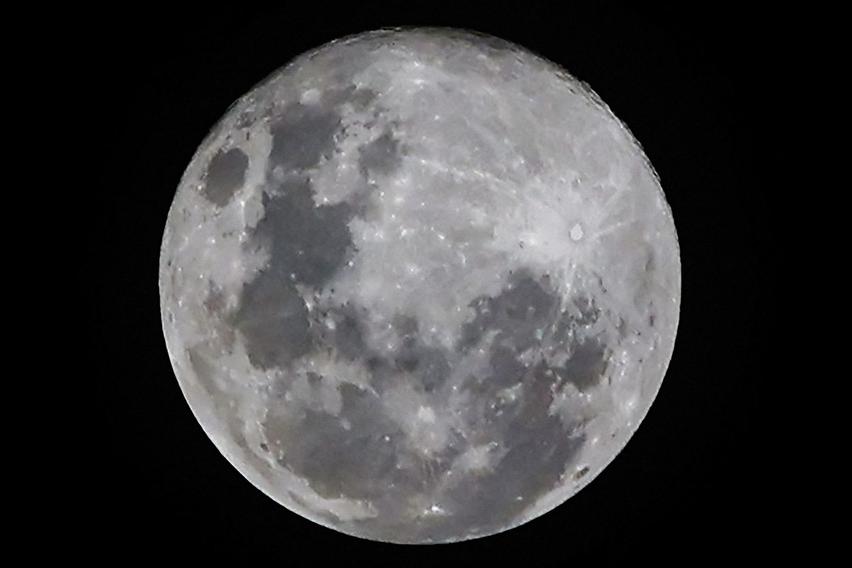 Navajo Nation, suku pribumi terbesar di Amerika, mengungkapkan kekhawatiran atas keberadaan sisa manusia di bulan