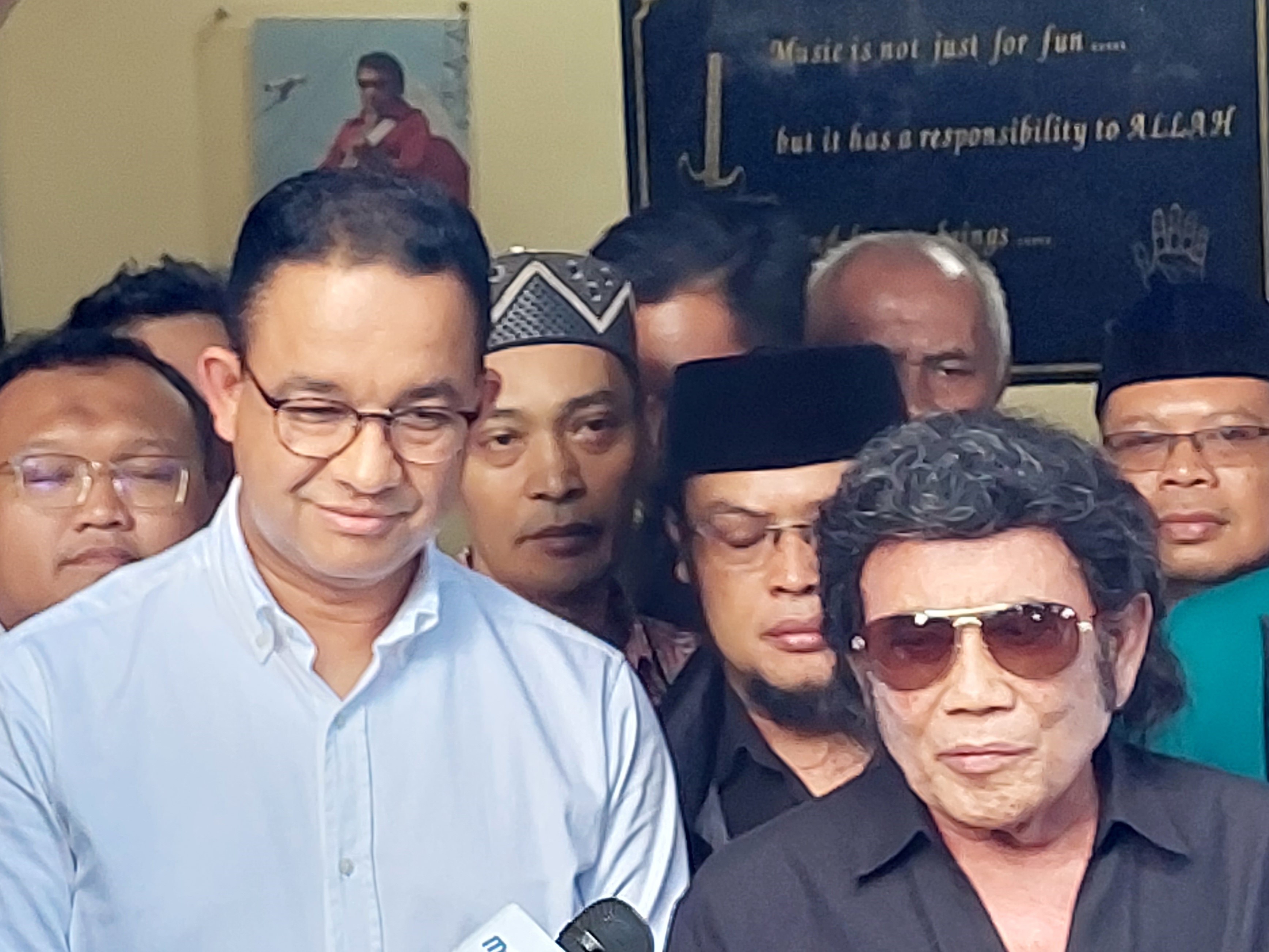 Anies Baswedan dan Rhoma Irama.