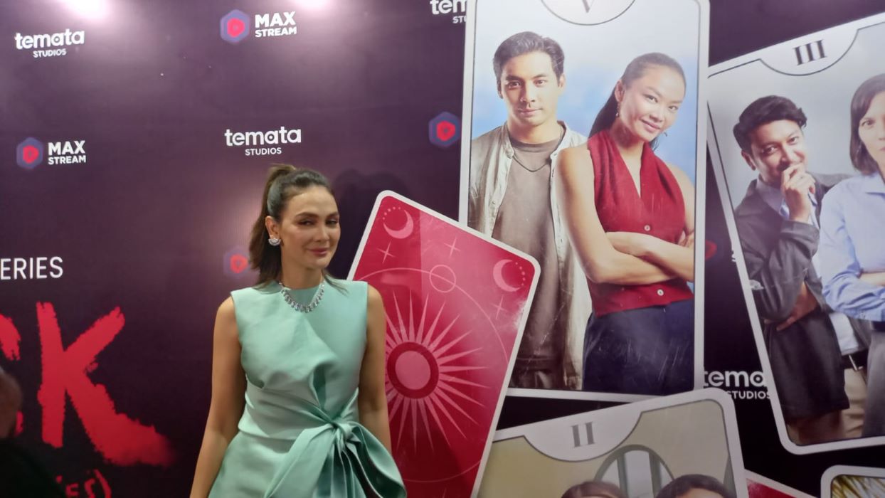Luna Maya saat peluncuran CKCKCK First Series di CGV Mall Grand Indonesia, Jakarta, Selasa (30/1).