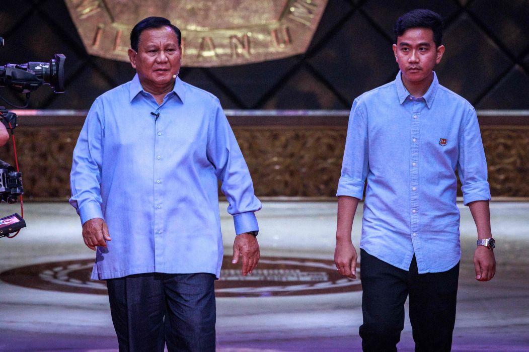 Prabowo Subianto (kiri) dan Gibran Rakabuming Raka