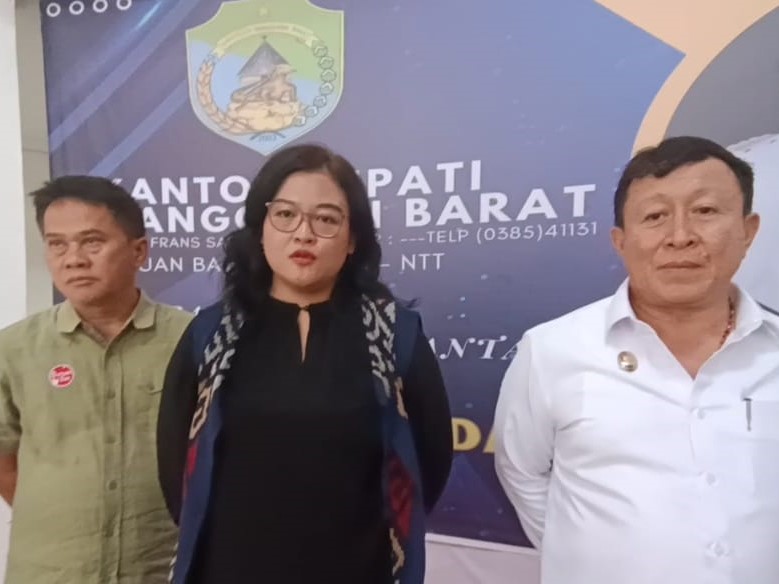 Koordinator Regional Urban Futures, Laily Himayati (tengah).