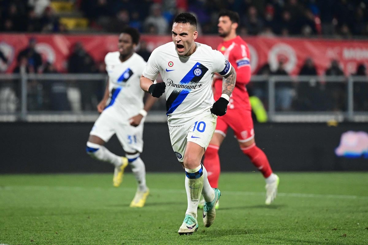 Inter Milan mengamankan posisi puncak klasemen Serie A dengan kemenangan mencolok 5-1 atas Monza.