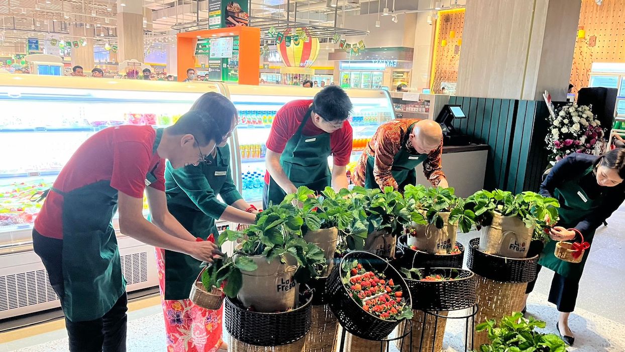 Pembukaan supermarket Happy Harvest dan Rambla Super Department Store di Summarecon Mall Bandung, Kamis (18/1/2024)