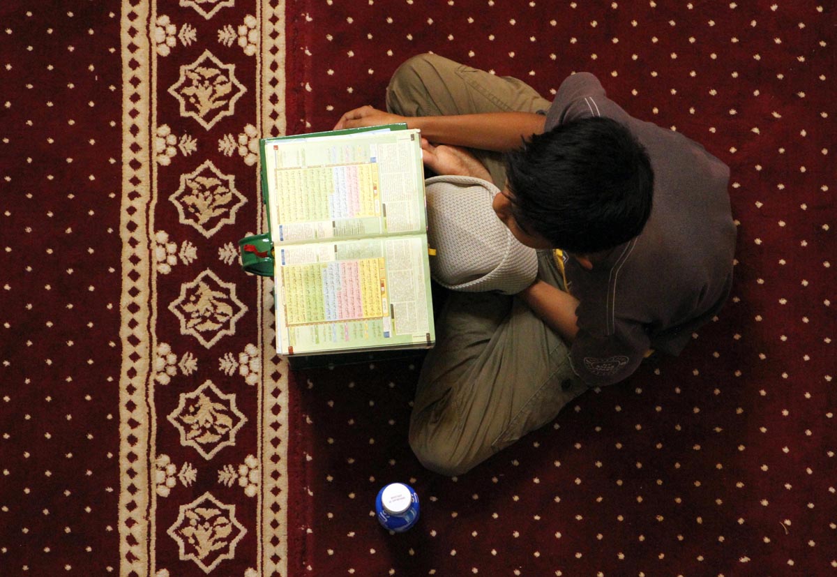 Surah Al-Alaq, yang merupakan surah ke-96 dalam Alquran, terdiri dari 19 ayat dan termasuk dalam golongan surah Makkiyah.