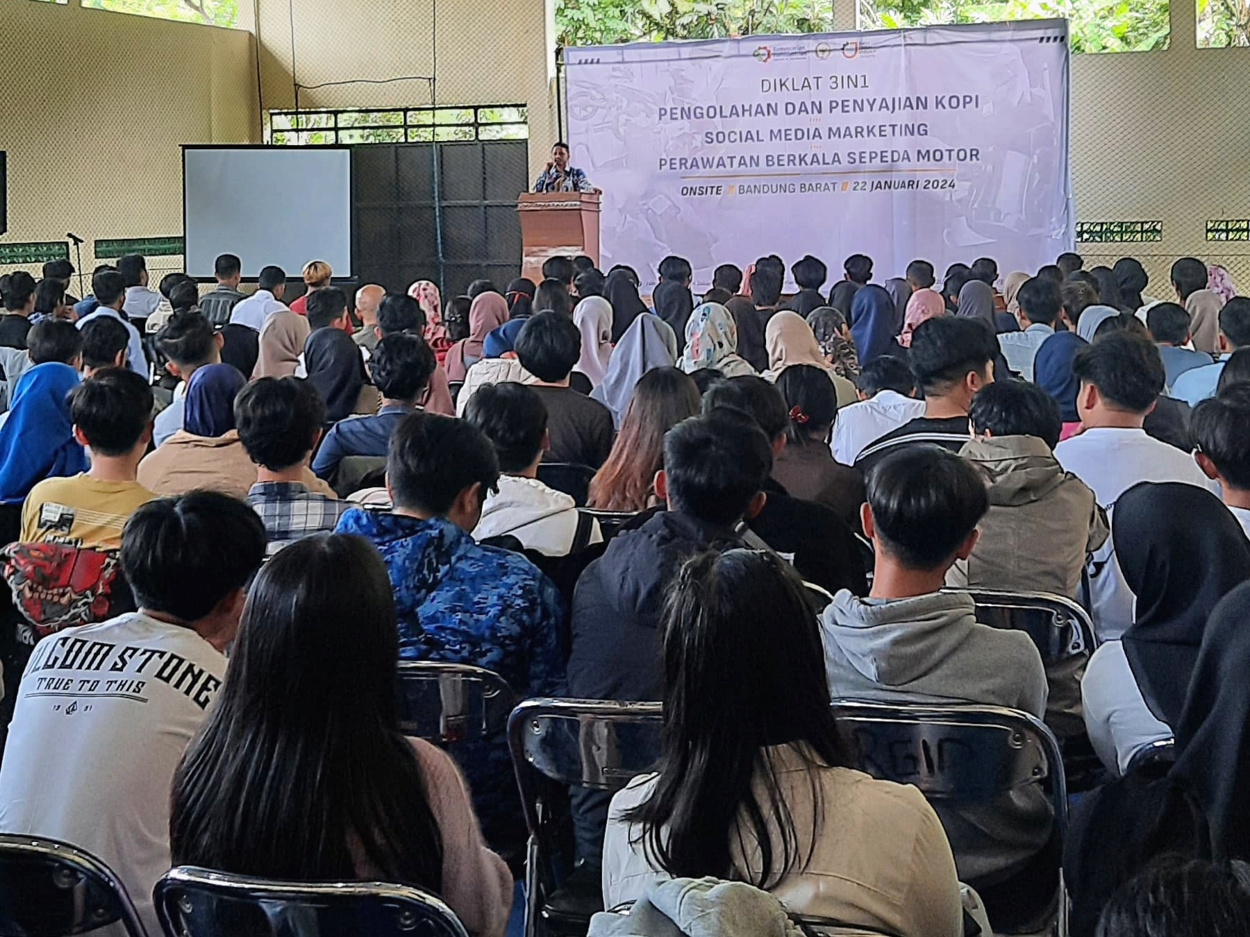 Ratusan pemuda di Kabupaten Bandung dan Bandung Barat mengikuti pelatihan kewirausahaan
