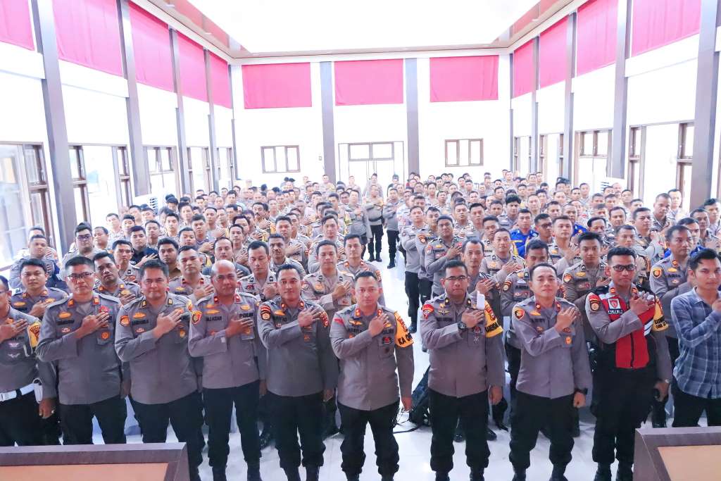 Jajaran Polres Siak mendapatkan pembekalan bimbingan teknis pengawalan dan pengamanan logistik Pemilu 2024 di Mako Polres Siak, Riau.