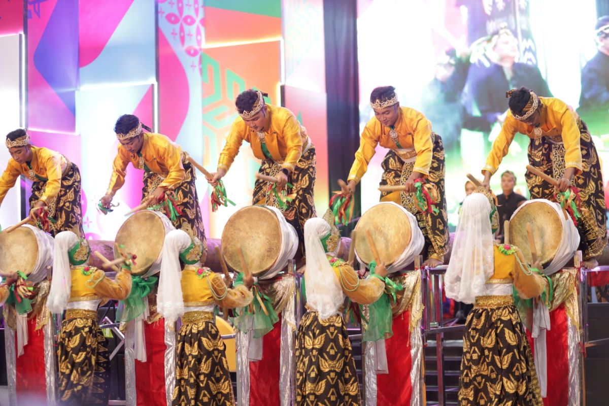 Pentas seni Rempak Beduk di Devotion Experience, JCC, Jakarta.