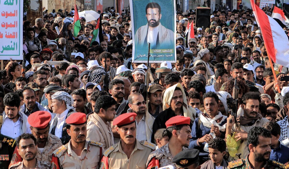 Warga dan milisi Yaman melakukan aksi setelah mendapat serangan bertubi-tubi dari militer AS dan Inggris.