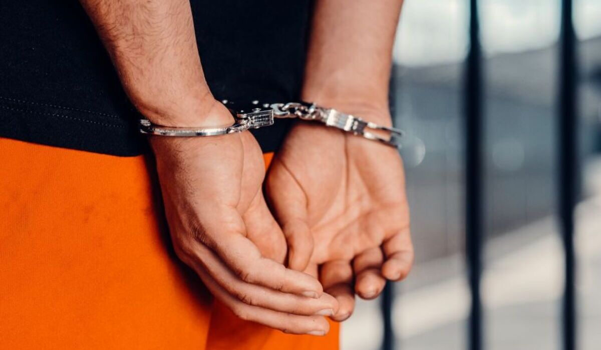 Ilustrasi penangkapan tersangka pembunuhan.