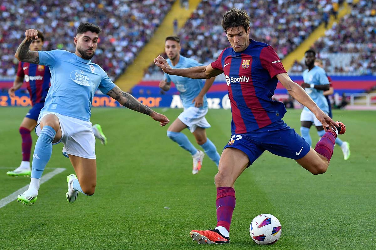 Barcelona mengumumkan Marcos Alonso akan menjalani operasi punggung dalam beberapa hari ke depan.