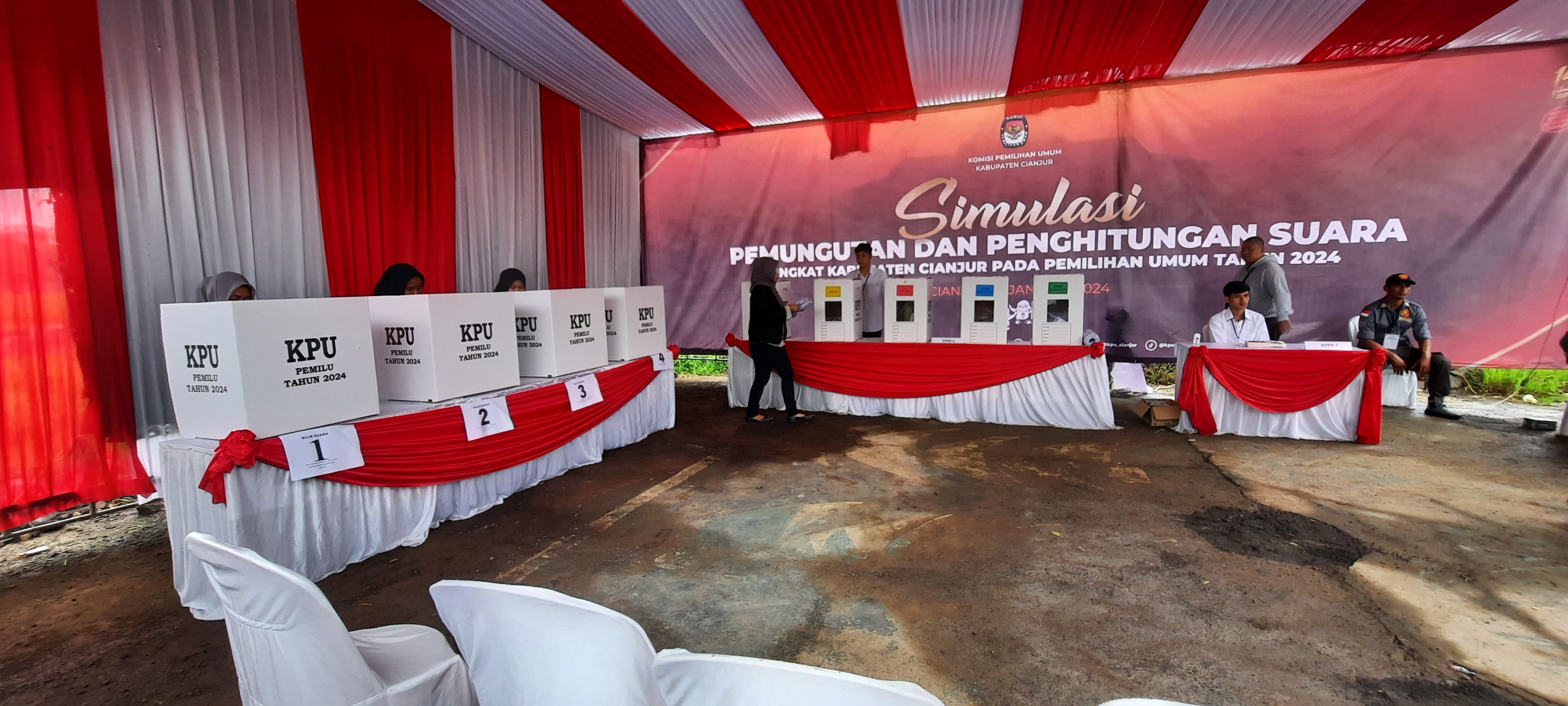 Simulasi pemunguta suara / (MI / Benny Bastiandi)