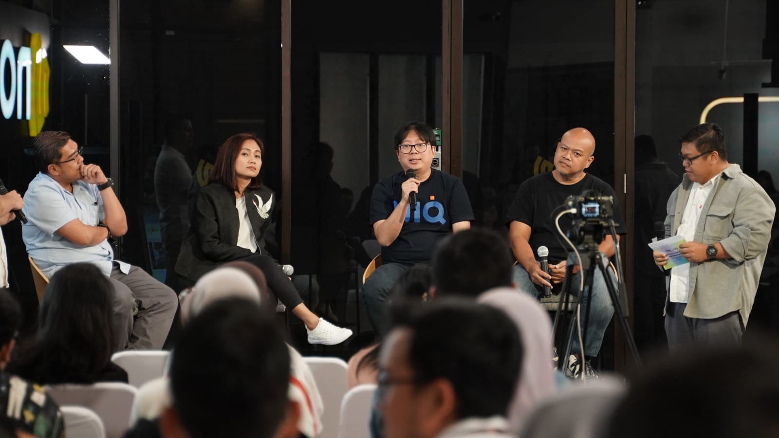 Para narasumber dari kalangan professional idalam acara talk show “Future Focus: Unveiling 2024 Marketing Trends”