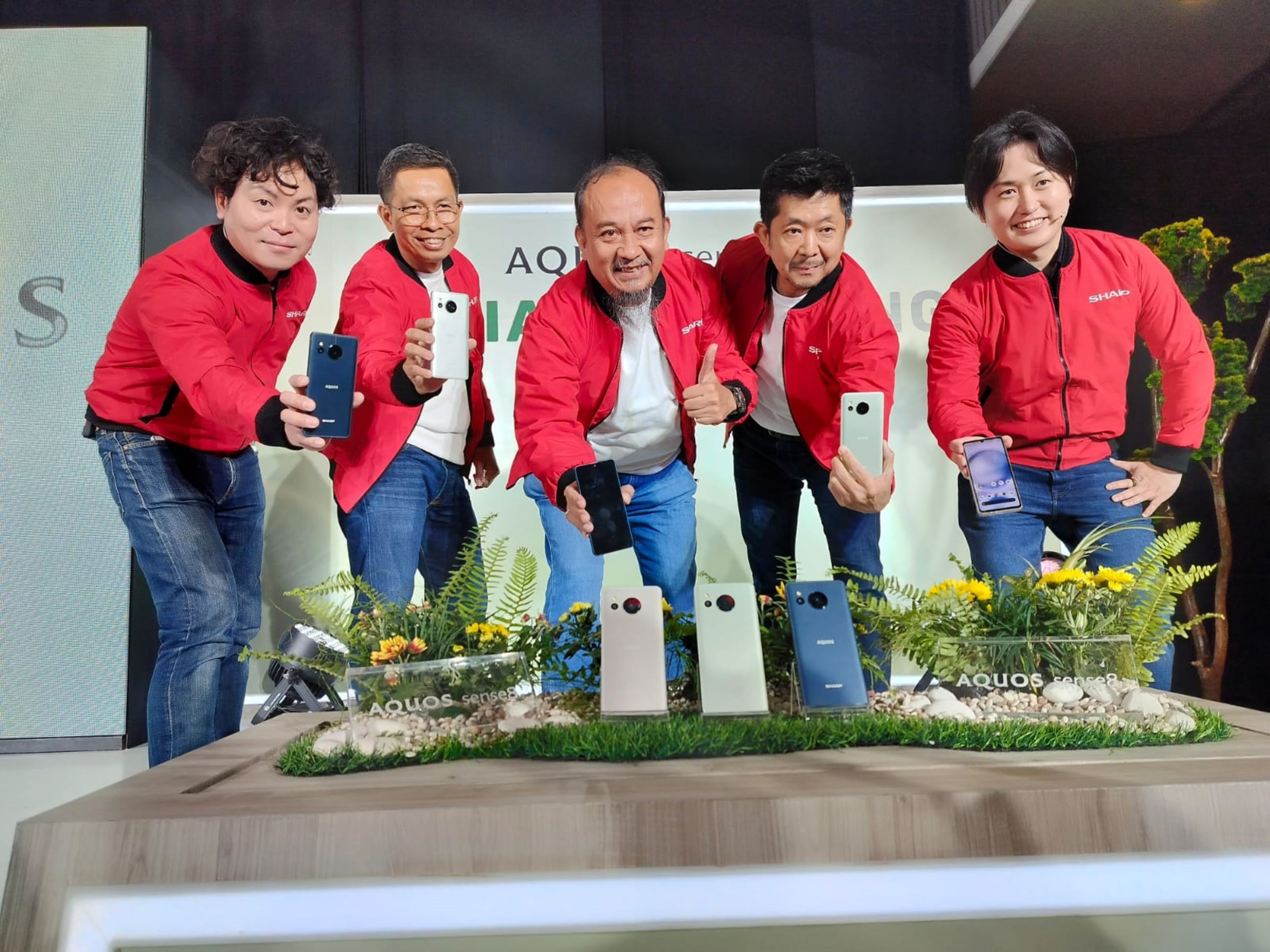 Menggunakan operating sistem android 13, Aquos sense8 dapat melakukan kerja multi tasking lintas perangkat dengan terhubung.