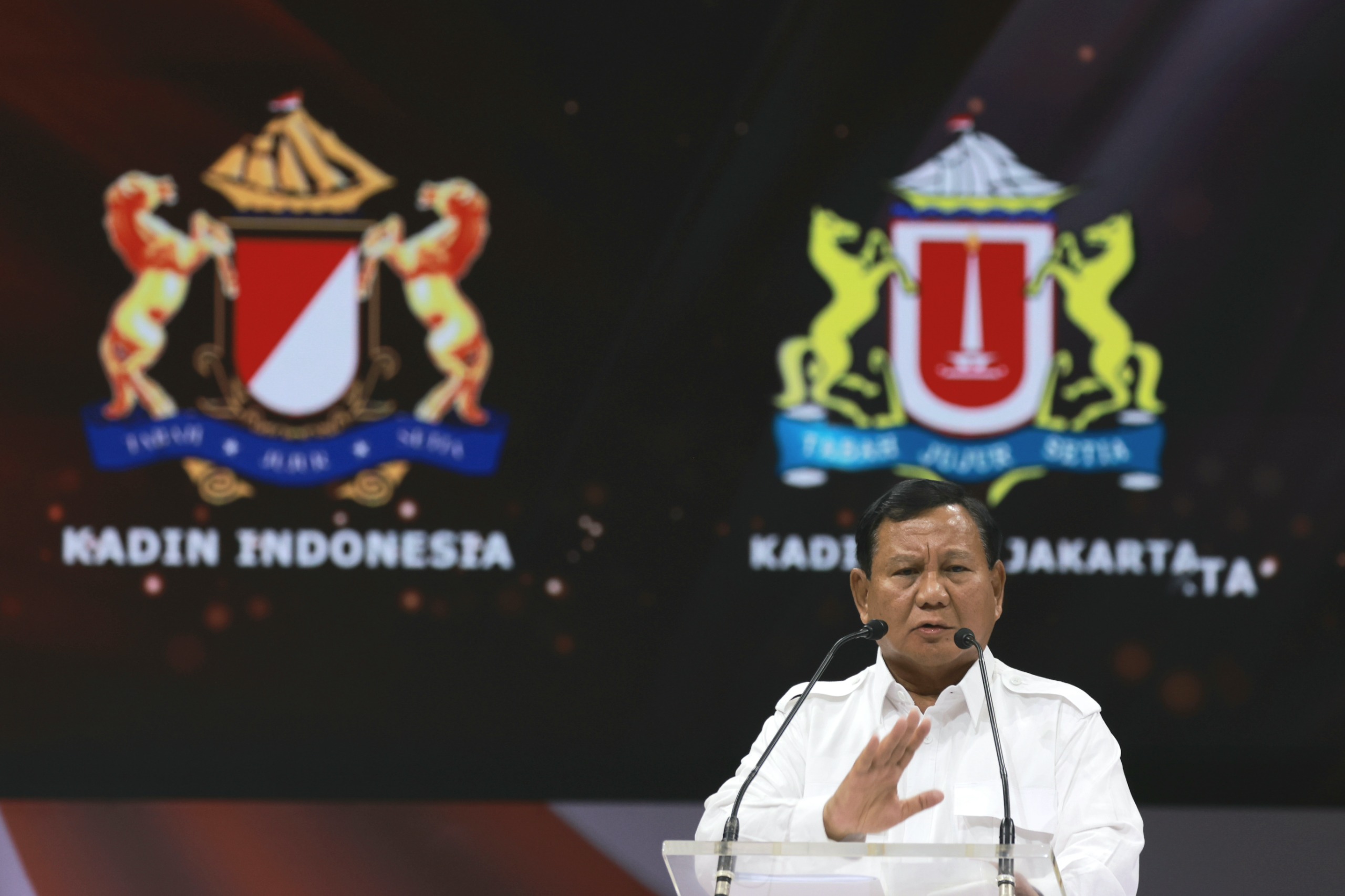 Prabowo Subianto mengakui masalah ekonomi dan bisnis memang masalah vital, dan menentukan.