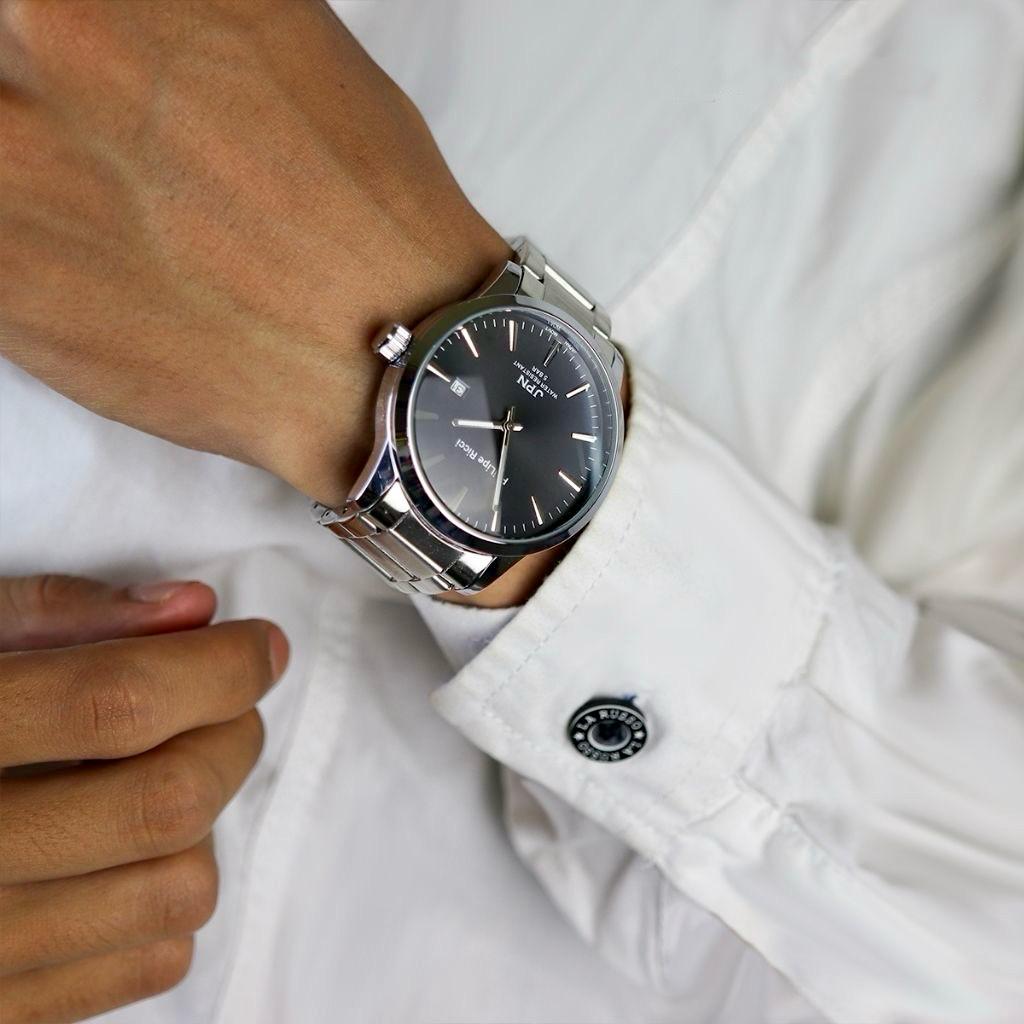 Seseorang bisa menyesuaikan model jam tangan dengan gaya personal dan kebutuhannya.