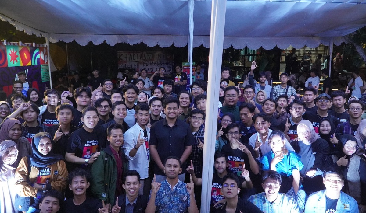 PUTRA calon presiden (capres) nomor urut satu Anies Baswedan, Mikail Aziz Baswedan (tengah).