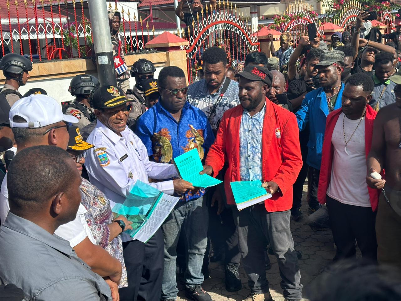 Yoakim menegaskan, informasi yang beredar liar di masyarakat terkait tuduhan pada dia yang menjadi dalang aksi demo tersebut