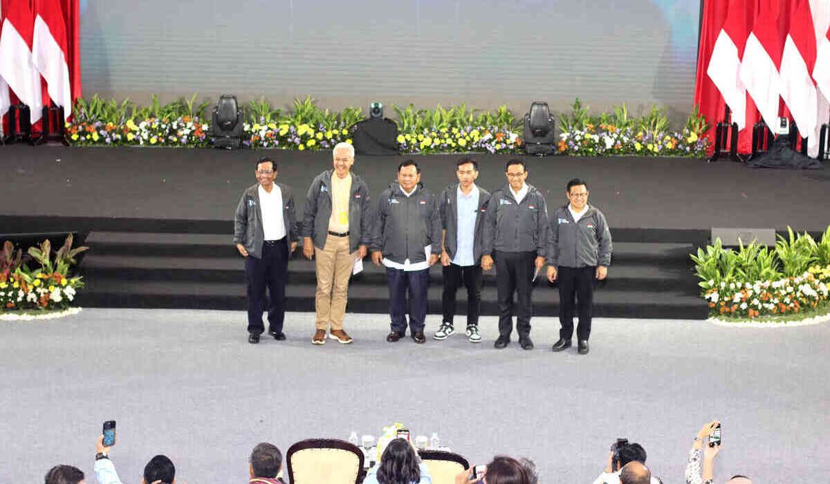 Capres-cawapres Pilpres 2024 dalam acara di gedung KPK, 17 Januari 2024