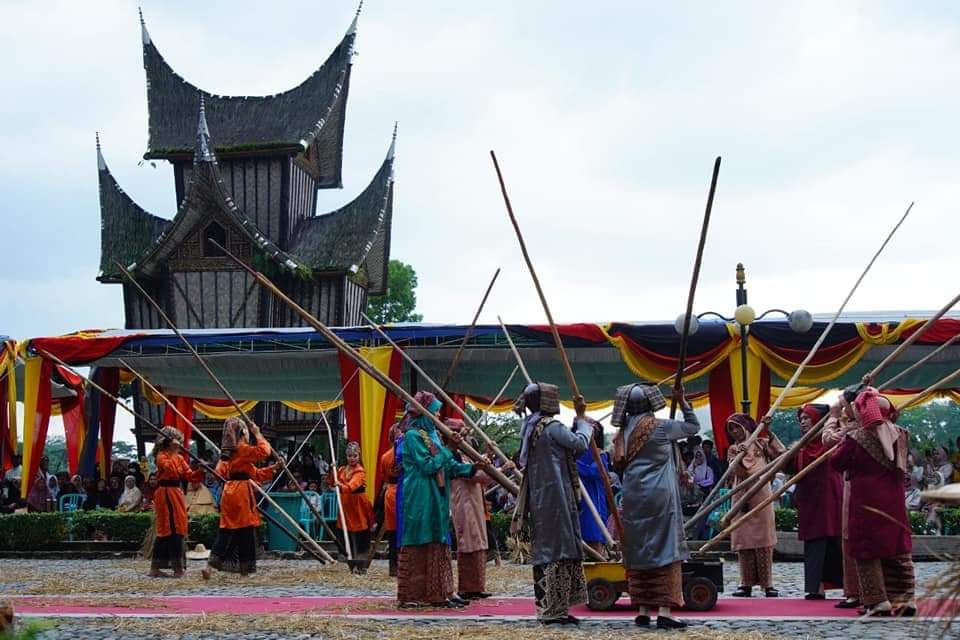 Ilustrasi event wisata budaya Festival Pesona Minangkabau (FPM) 