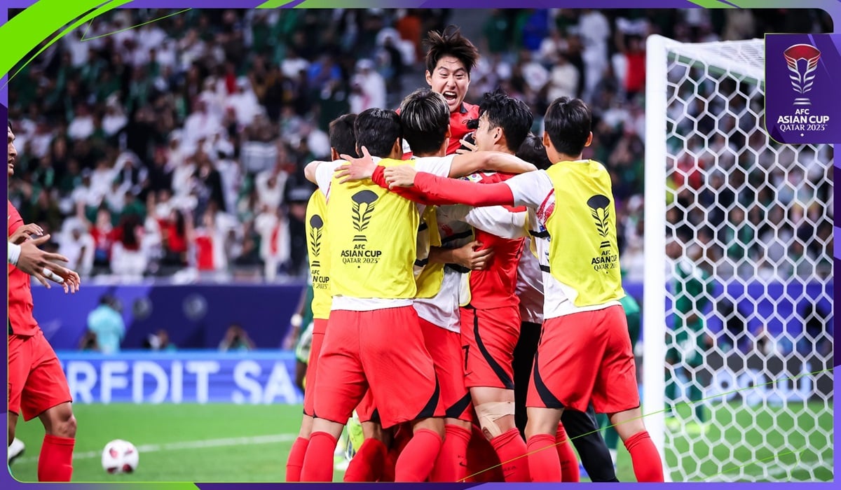 Para pemain Korea Selatan melakukan selebrasi usai menang adu penalti atas Arab Saudi di laga Piala Asia.