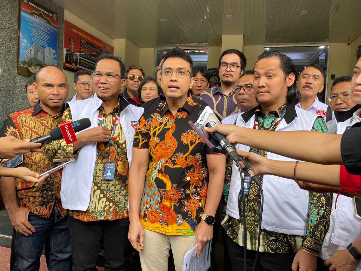 Kuasa Hukum Aiman Witjaksono, Ifdhal Kasim mempertanyakan urgensi dan izin pengadilan atas penyitaan ponsel kliennya.