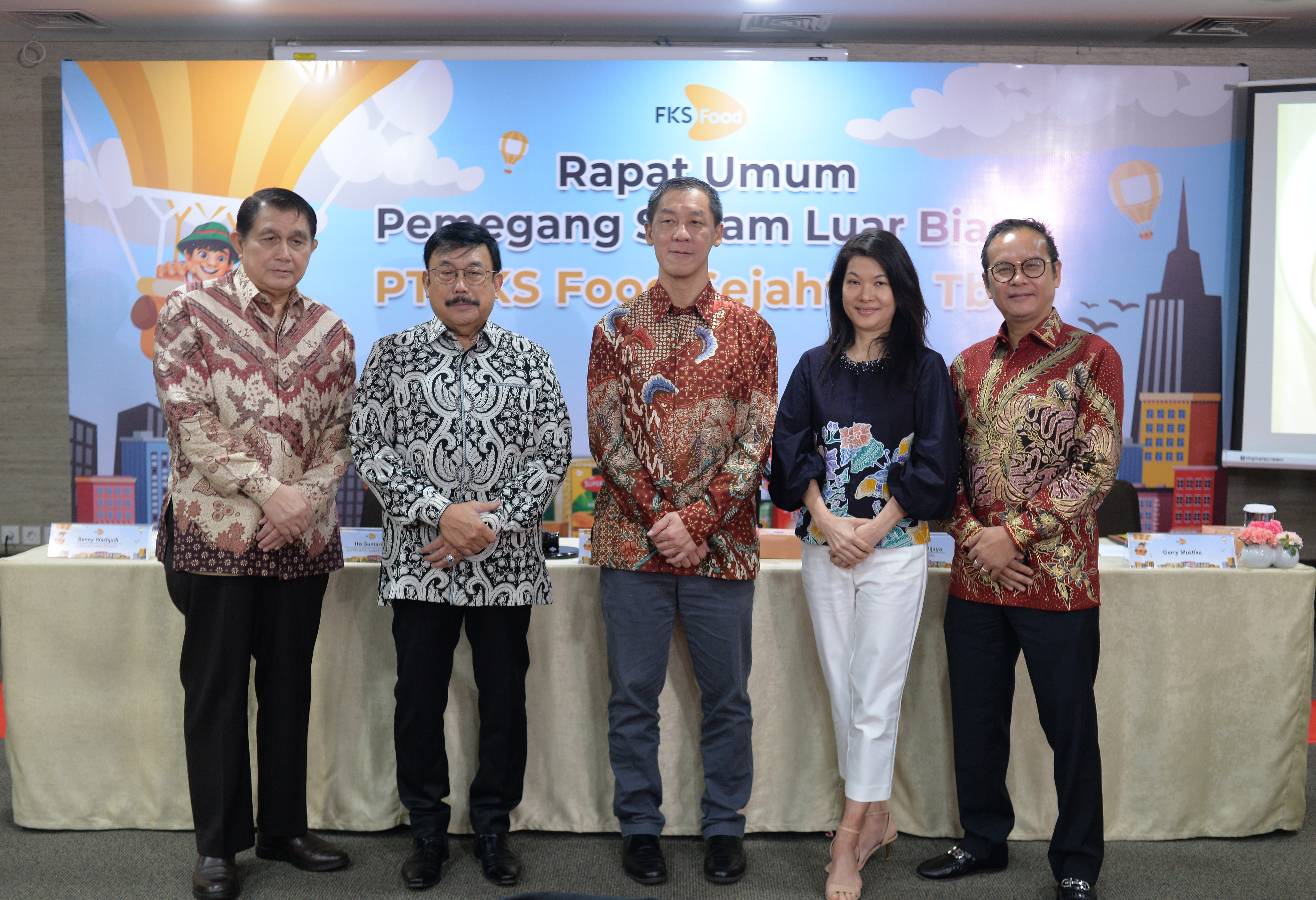 RUPSLB  PT FKS Food Sejahtera Tbk menunjuk Gerry Mustika (paling kanan) sebagai direktur utama. 