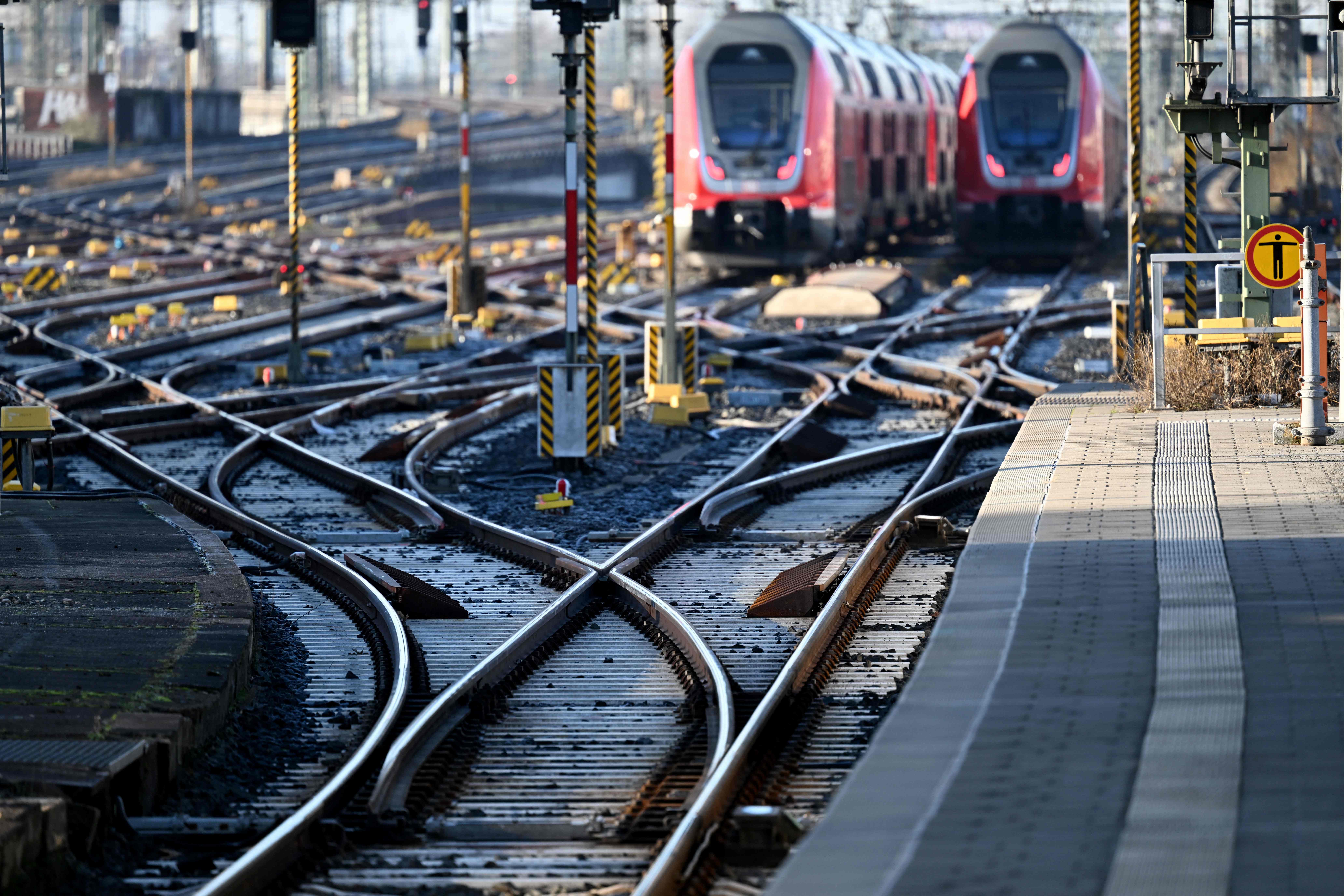 Suasana sepi di Stasiun Frankfurt, Jerman.