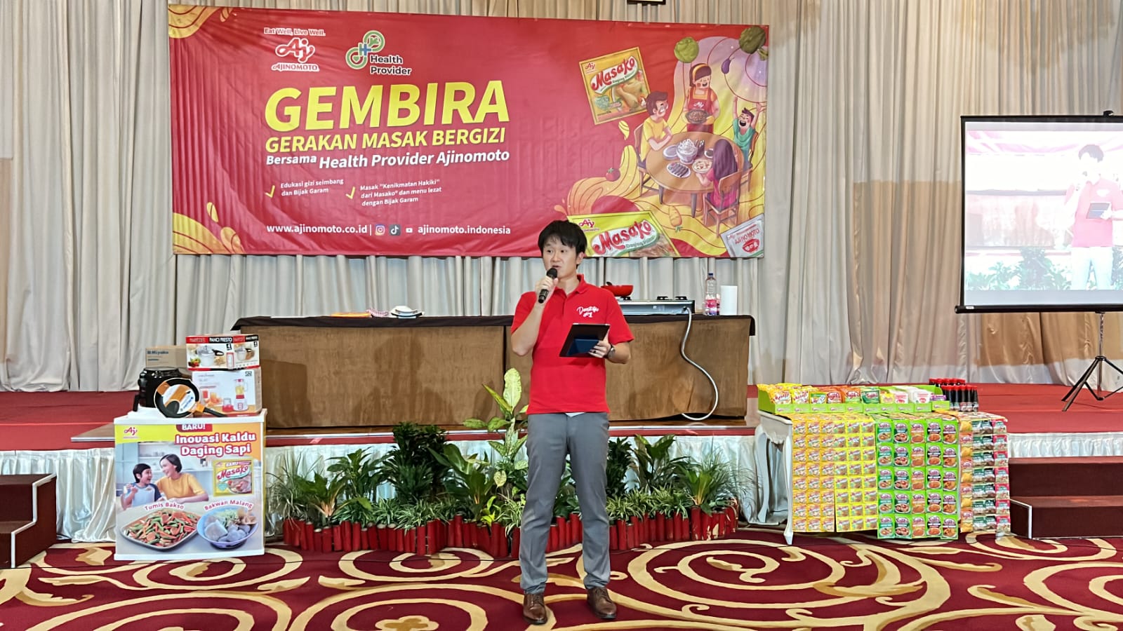  Yusuke Maeyama, Wakil Kepala Cabang Surabaya PT Ajinomoto Sales Indonesia. 