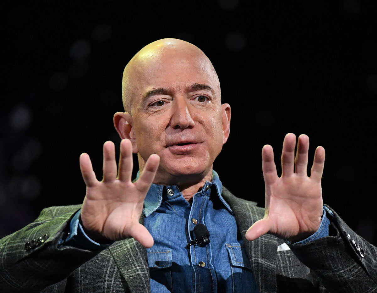 Jeff Bezos Bangga Sang Tunangan Mendapat Penghargaan Living Legends of Aviation