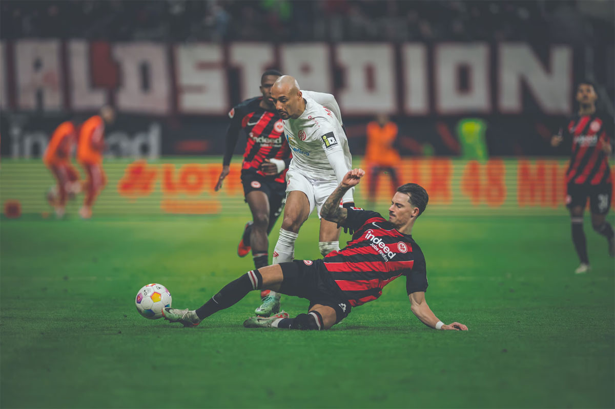 Gol kepala dari Mario Goetze membawa Eintracht Frankfurt meraih kemenangan 1-0 atas Mainz. 