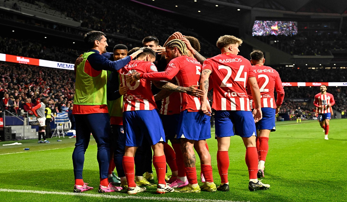 Para pemain Atletico Madrid melakukan selebrasi setelah mencetak gol ke gawang Sevilla di laga Copa del Rey