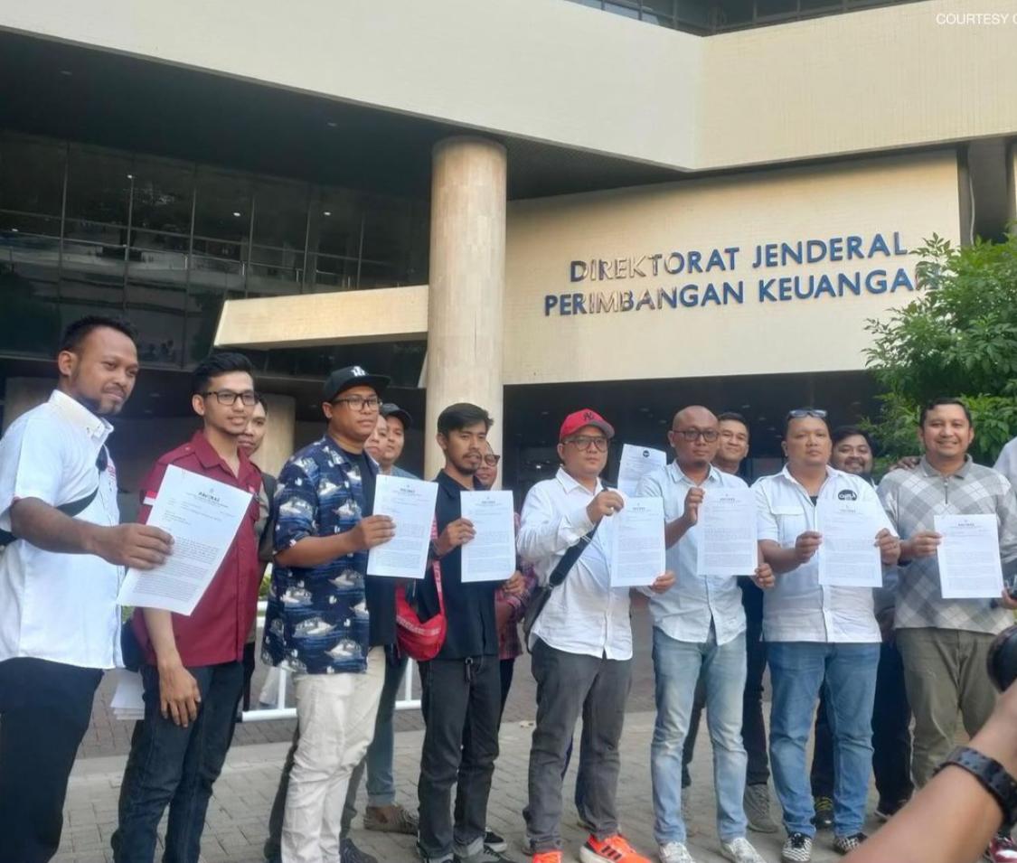 Sejumlah pihak mendatangi kantor  Direktorat Jendral Perimbangan Keuangan