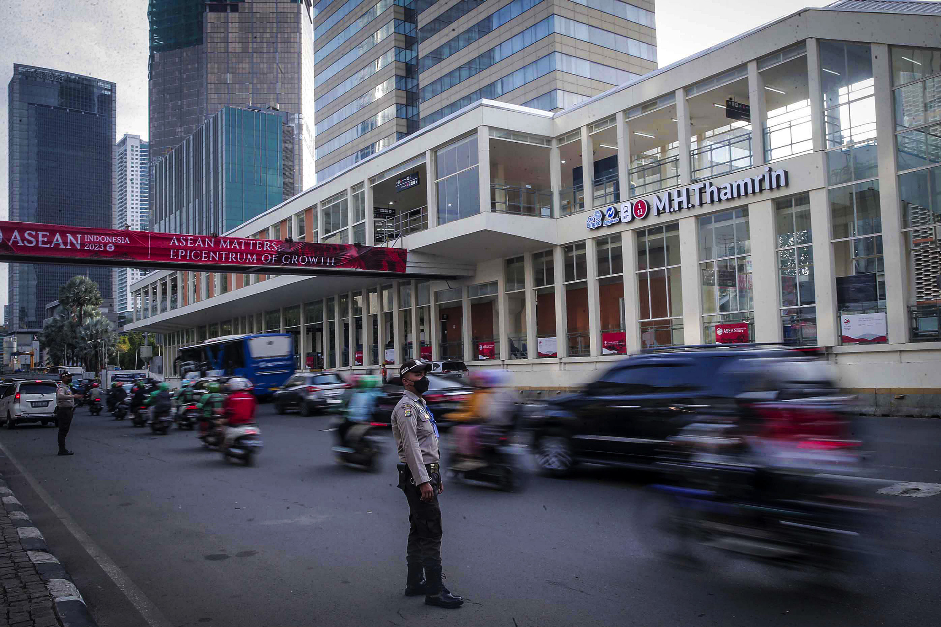 Halte Transjakarta MH Thamrin yang tadinya bernama Halte Sarinah.