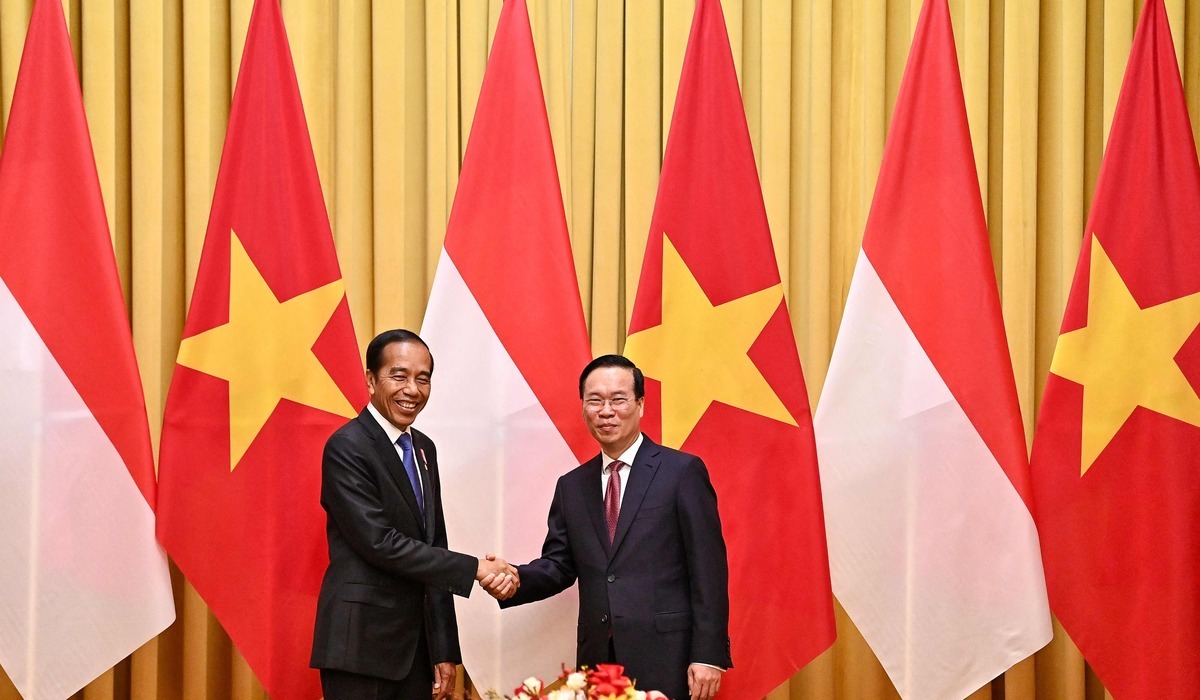 Presiden Joko Widodo bersama Presiden Vietnam Vo Van Thuong di Hanoi, 12 Januari 2024.