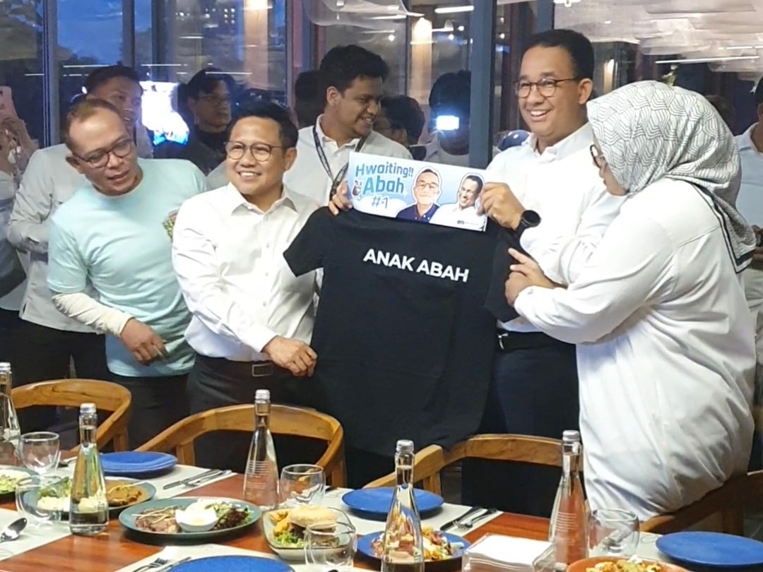 Anies Dapat Banner Hwaiting!! hingga Kaos Bertulis Park Ahn Nice