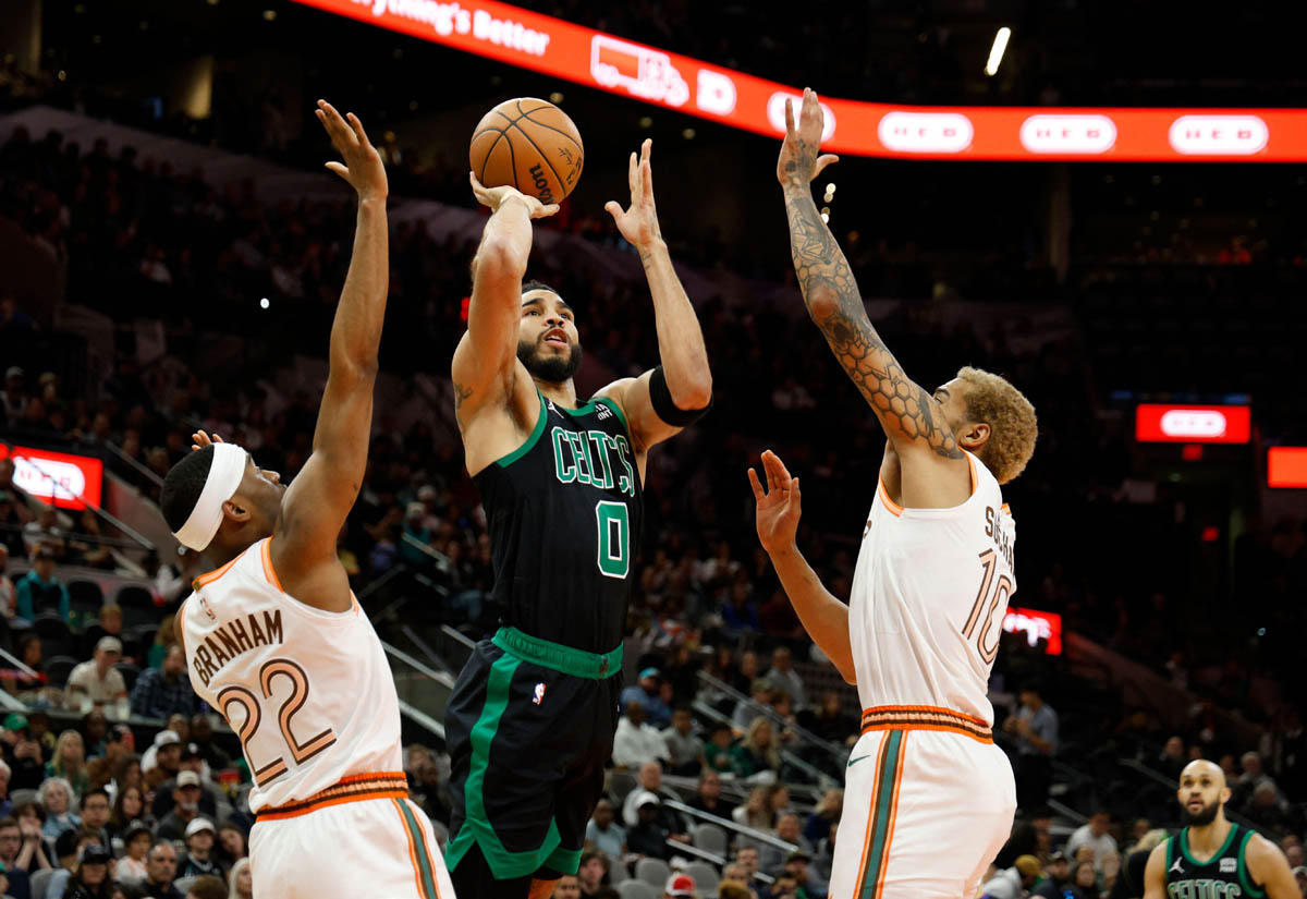 Boston Celtics saat ini menjadi yang terbaik di NBA, mengalahkan San Antonio 134-101. 