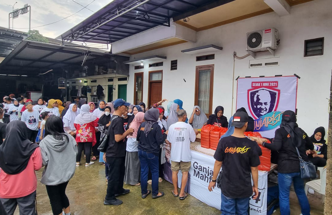 Kegiatan relawan pendukung Ganjar Pranowo-Mahfud MD.