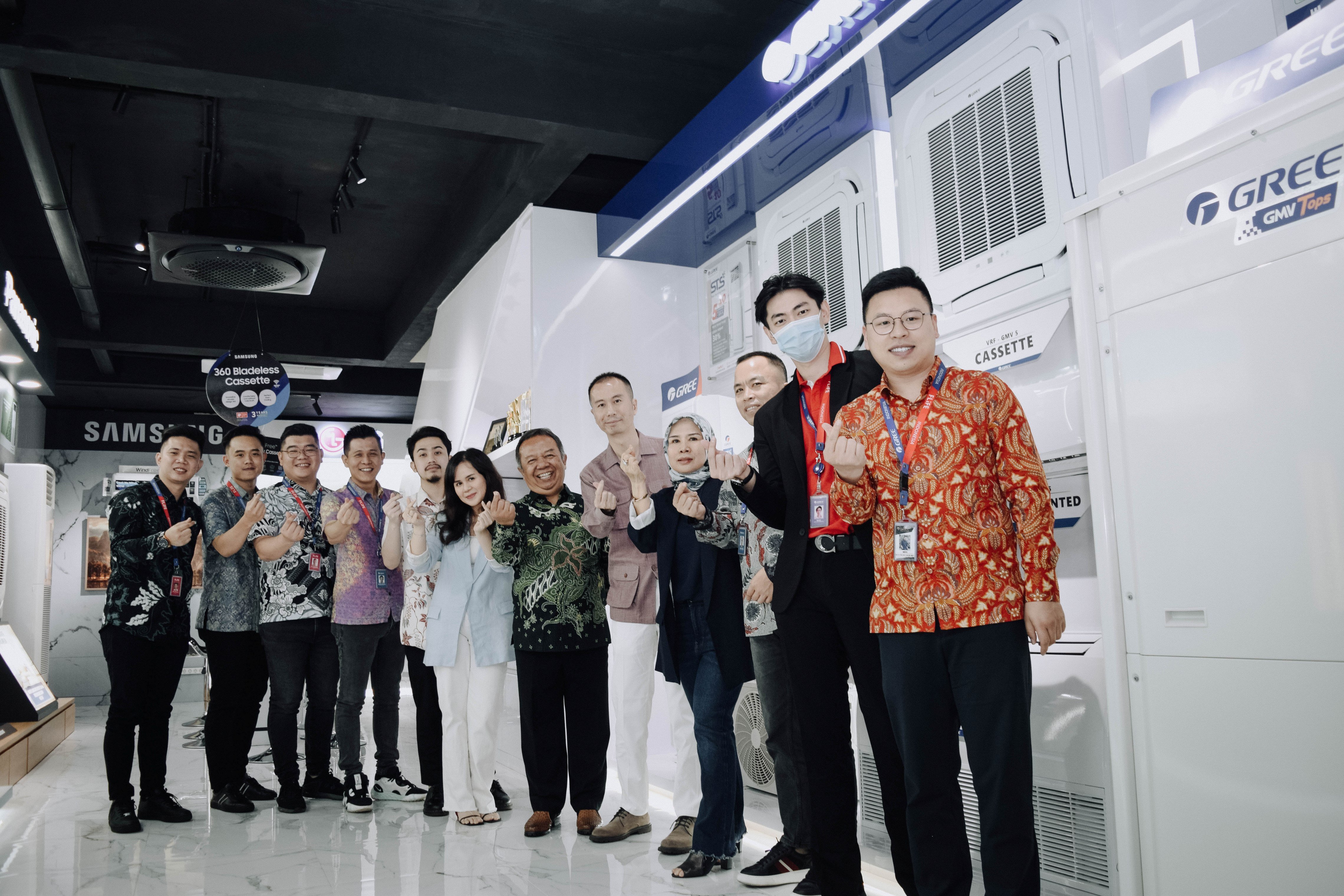 Acara peresmian pembukaan toko AC Gree milik CV Era Teknik di daerah Ruko Mega Grosir Cempaka Mas, Kemayoran Jakarta Pusat. 