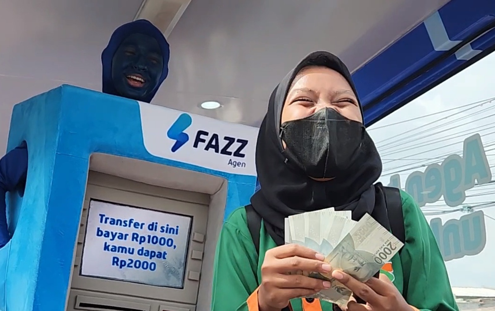 Fazz Agen akan menghadirkan pengalaman unik di dalam truk berisi uang, sosok ikonik ‘FazzMen’. 