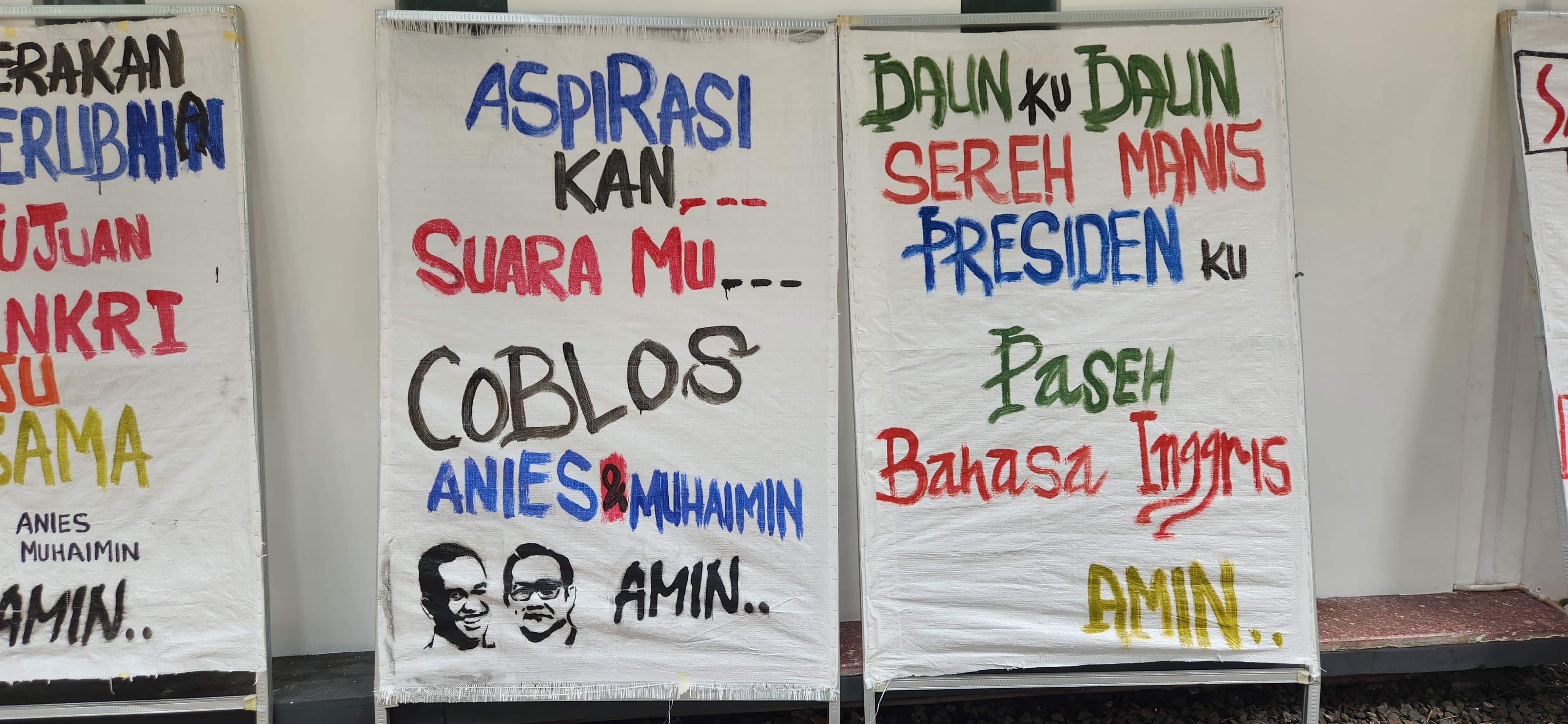 Alat peraga kampanye (APK) yang dibuat oleh masyarakat untuk Anies-Muhaimin