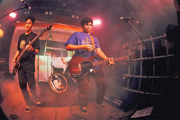 Grup band Morgensoll membawakan materi album Colors, di Krapela, Jakarta, akhir Desember 2023.