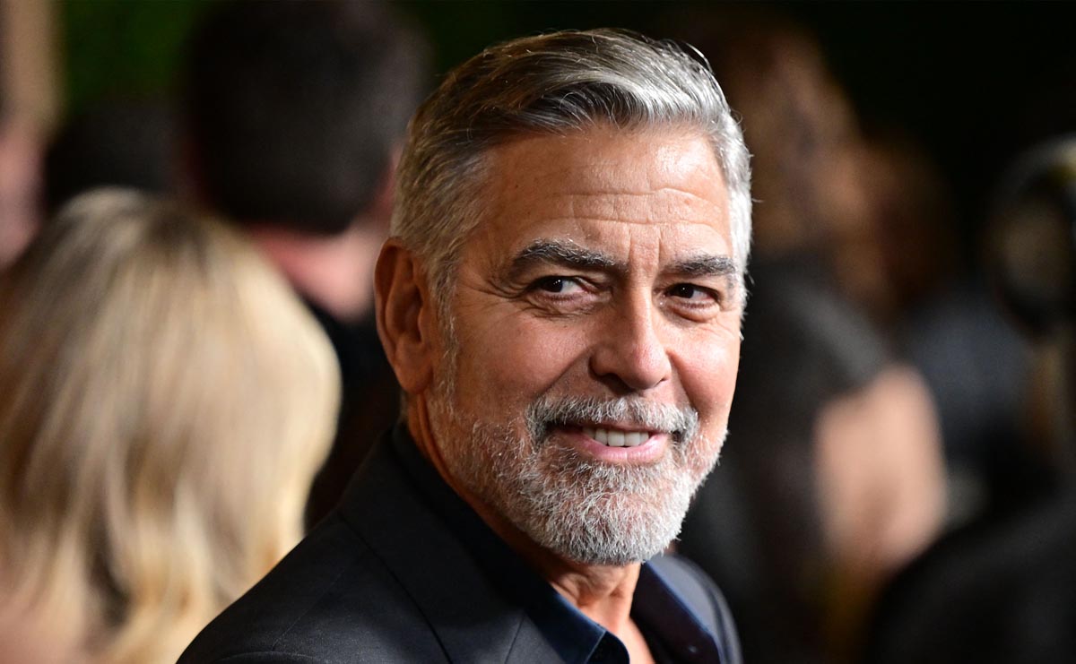 George Clooney membuat kejutan dengan mengirimkan video sapaan Tahun Baru kepada wali kota Brignoles di Prancis. 