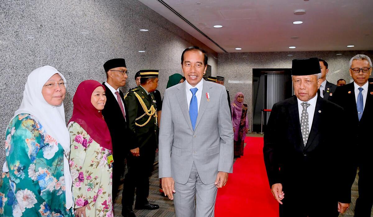 Presiden Joko Widodo saat tiba di Brunei Darussalam.