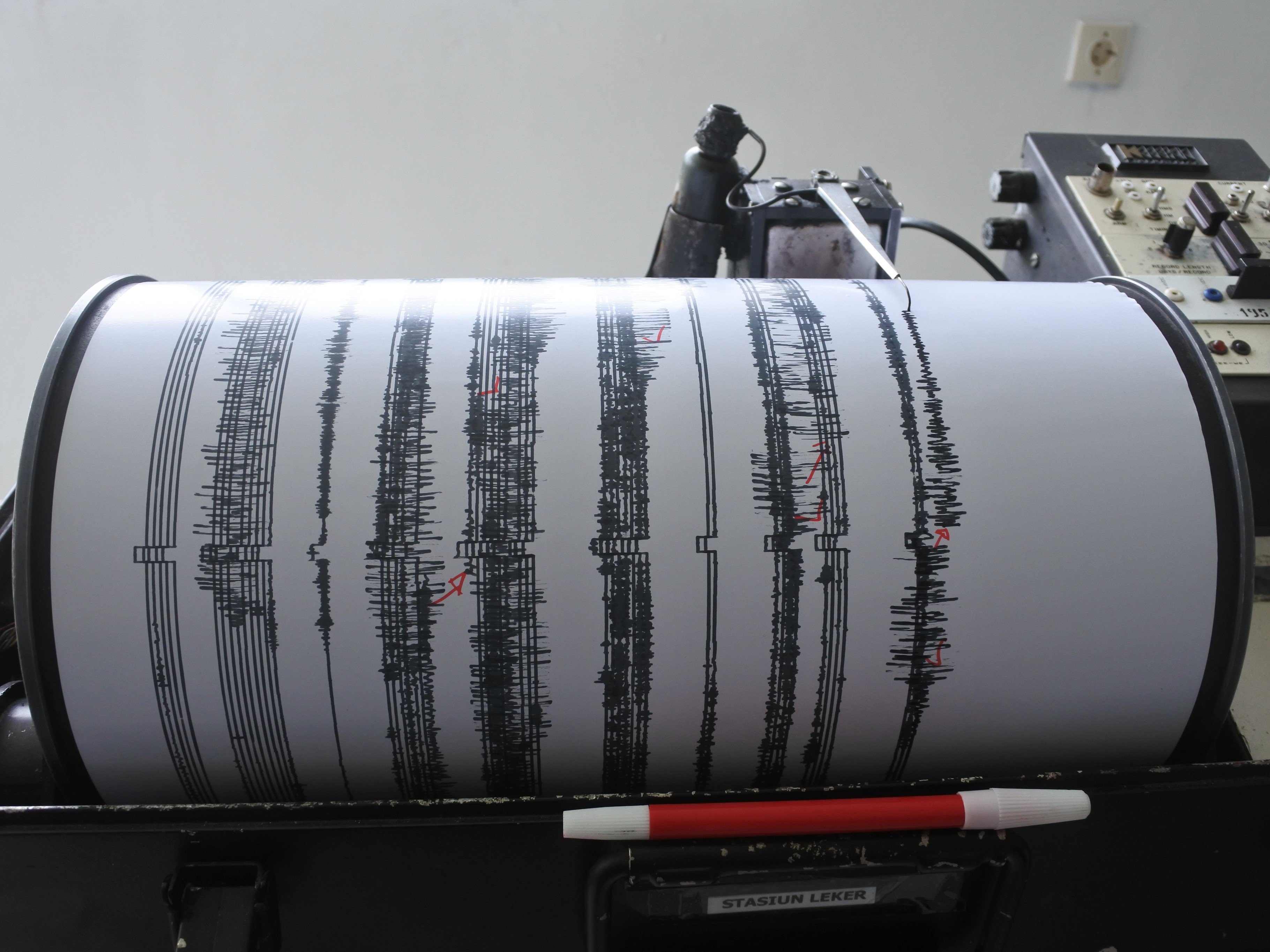 Getaran aktivitas kegempaan.