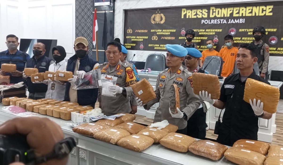 Polresta Jambi Bekuk Pengedar Narkoba Bersenjata Api Buatan Rusia