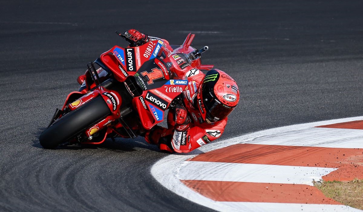 Pembalap Ducati asal Italia, Francesco Bagnaia saat berlaga di MotoGP Valencia