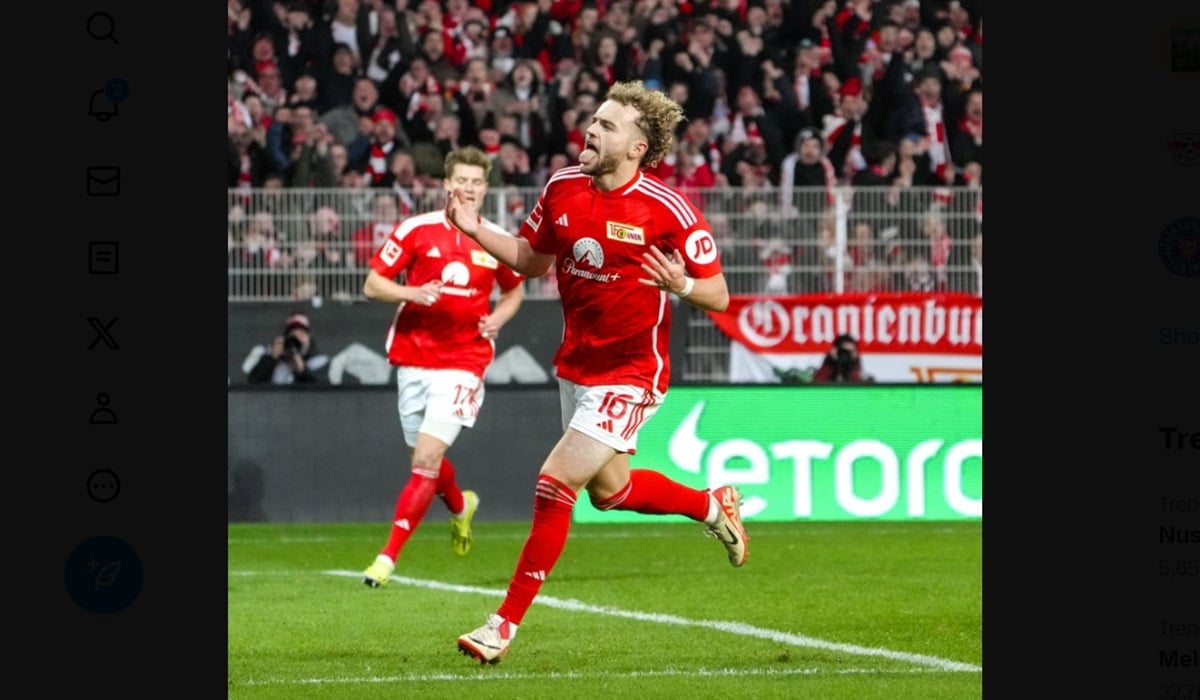 Pemain Union Berlin Benedict Hollerbach melakukan selebrasi usai mencetak gol ke gawang Darmstadt di laga Bundesliga.