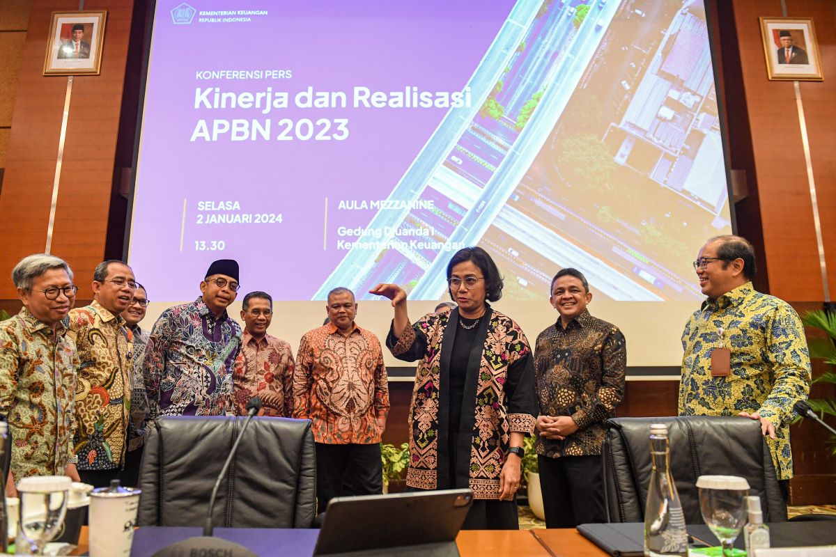 Menteri Keuangan Sri Mulyani bersiap memberikan keterangan kepada media terkait hasil Kinerja dan Realisasi APBN 2023.
