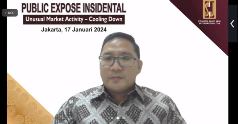 Direksi PT Hotel Sahid Jaya International, Tbk,Hengky Roy, S.E, memberi keterangan pada Public Expose Insidental di Hotel Grand Sahid Jaya.